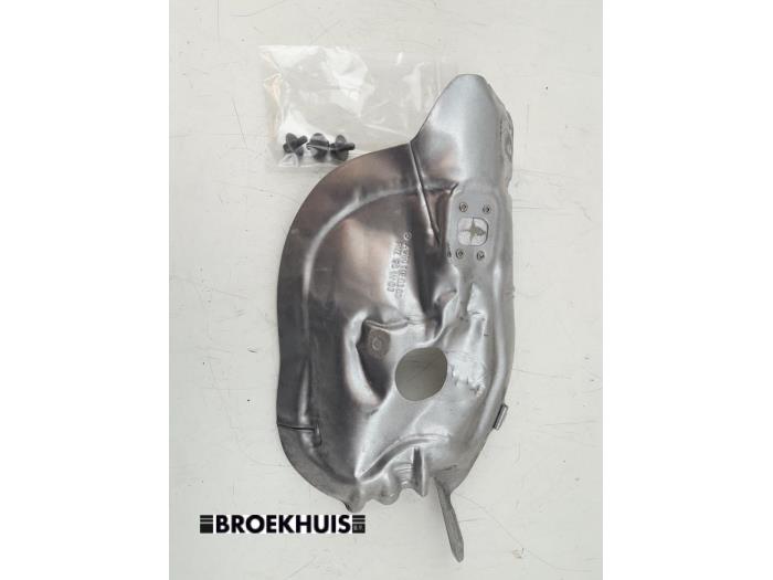 Begagnade Värmesköld Mercedes A (177.0) 2.0 A-250 Turbo 16V Pris € 25,00 Marginaltabell erbjuds av Autobedrijf Broekhuis B.V.