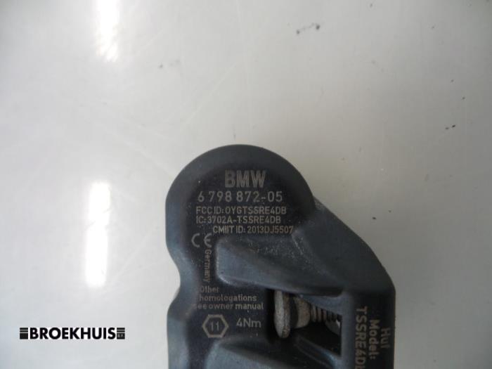 Sensor de presión de neumáticos de un BMW X4 (F26) xDrive30d 24V 2015
