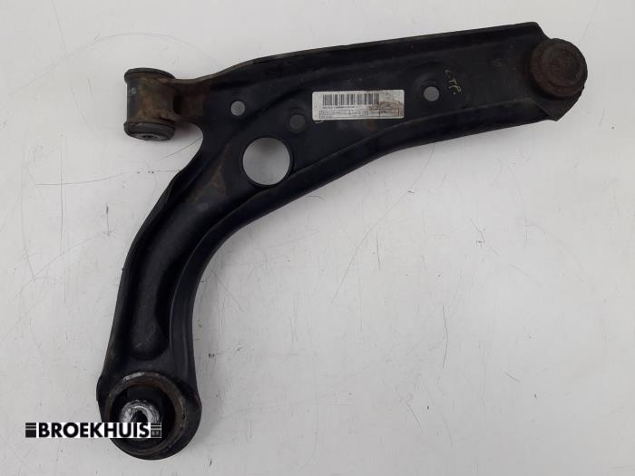 Front wishbone, left from a Fiat Panda (312) 0.9 TwinAir 65 2013