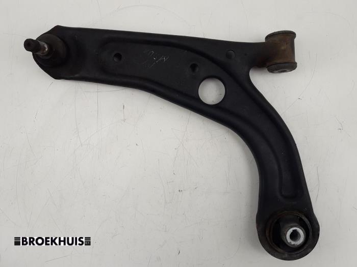 Front wishbone, left from a Fiat Panda (312) 0.9 TwinAir 65 2013