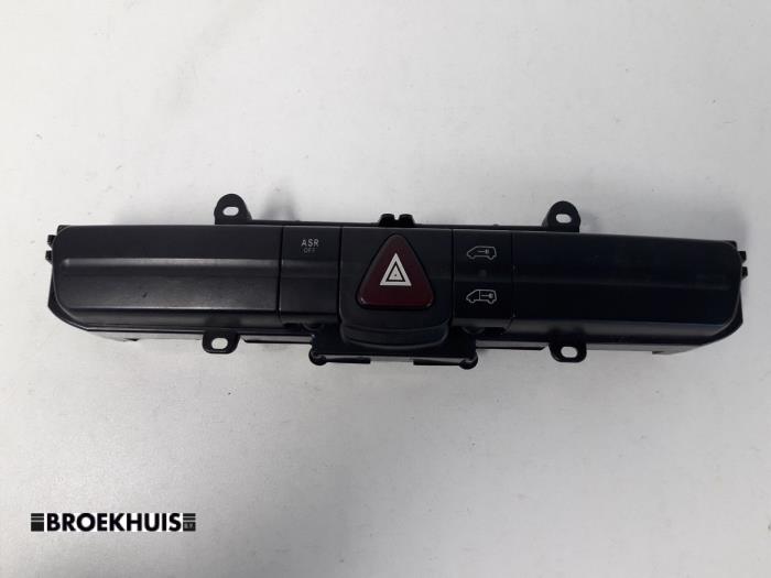 Używane Przelacznik Mercedes Sprinter 5t (906.15/906.25) 515 CDI 16V Cena € 18,15 Z VAT oferowane przez Autobedrijf Broekhuis B.V.