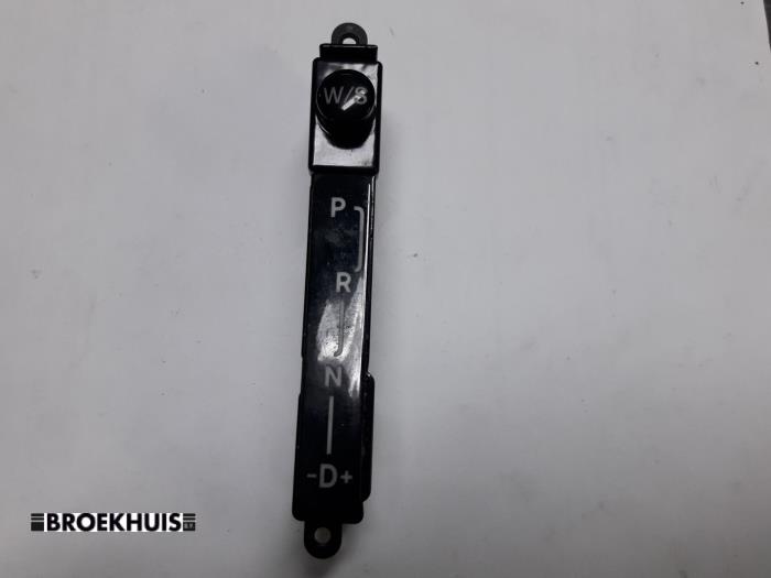Używane Przelacznik Mercedes E (W211) 2.6 E-240 V6 18V Cena € 10,00 Procedura marży oferowane przez Autobedrijf Broekhuis B.V.