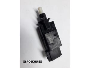 Used Brake light switch Mercedes E (W211) 2.2 E-200 CDI 16V Price € 10,00 Margin scheme offered by Autobedrijf Broekhuis B.V.