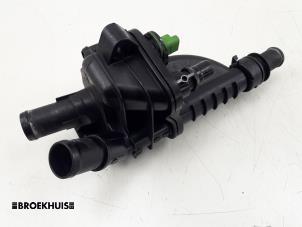 Used Thermostat housing Peugeot 5008 I (0A/0E) 1.6 HDiF 16V Price € 30,00 Margin scheme offered by Autobedrijf Broekhuis B.V.