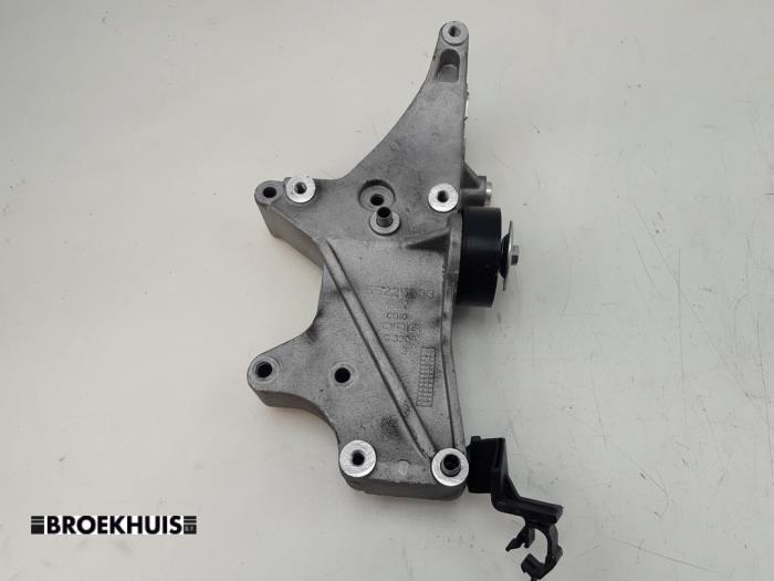 Gebrauchte Dynamostütze unten Fiat 500 (312) 0.9 TwinAir 80 Preis € 40,00 Margenregelung angeboten von Autobedrijf Broekhuis B.V.