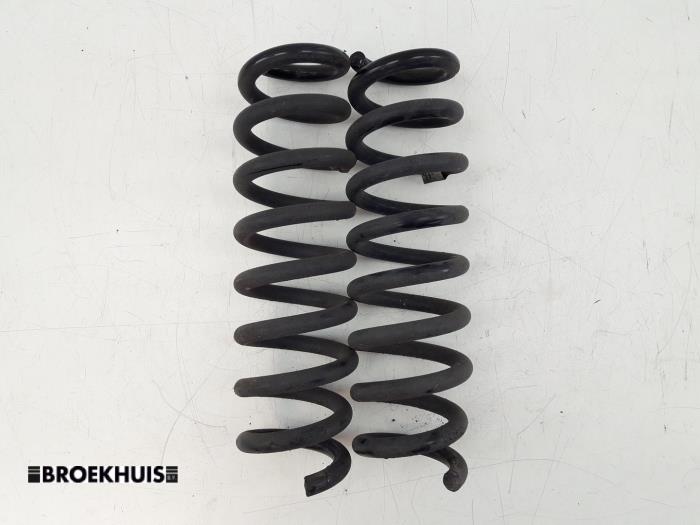 Rear coil spring from a BMW 3 serie Touring (F31) 320d 2.0 16V 2013