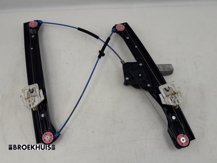 Window mechanism 4-door, front right from a BMW 3 serie Touring (F31) 320d 2.0 16V 2013