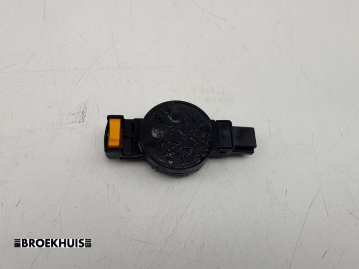 Begagnade Regnsensor BMW 3 serie Touring (F31) 320d 2.0 16V Pris € 25,00 Marginaltabell erbjuds av Autobedrijf Broekhuis B.V.