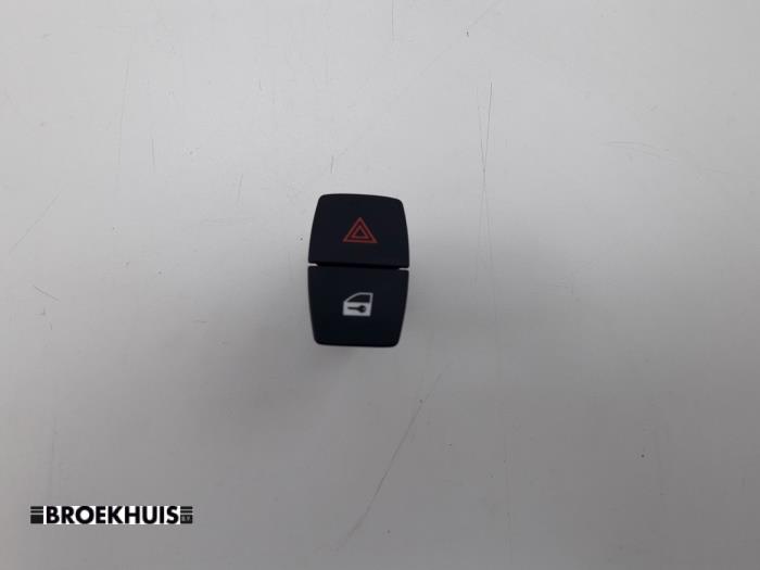 Panic lighting switch from a BMW 3 serie Touring (F31) 320d 2.0 16V 2013