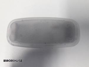 Używane Oswietlenie wewnetrzne tyl Mercedes A (W168) 1.9 A-190 Cena € 10,00 Procedura marży oferowane przez Autobedrijf Broekhuis B.V.