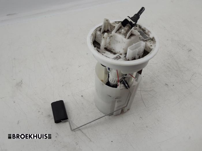 Usagé Pompe à carburant Ford Focus 3 Wagon 1.0 Ti-VCT EcoBoost 12V 100 Prix € 35,00 Règlement à la marge proposé par Autobedrijf Broekhuis B.V.