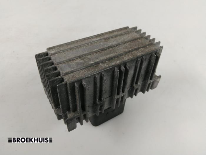 Gebrauchte Vorglührelais Opel Signum (F48) 2.2 DTI 16V Preis € 10,00 Margenregelung angeboten von Autobedrijf Broekhuis B.V.