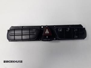 Usados Interruptor Mercedes C (W203) 2.2 C-220 CDI 16V Precio € 15,00 Norma de margen ofrecido por Autobedrijf Broekhuis B.V.