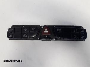 Gebrauchte Panikbeleuchtung Schalter Mercedes C Combi (S203) 2.0 C-180 16V Preis € 25,00 Margenregelung angeboten von Autobedrijf Broekhuis B.V.