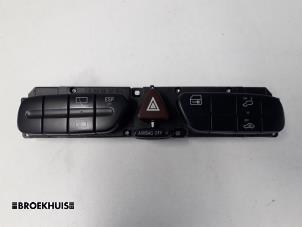 Gebrauchte Panikbeleuchtung Schalter Mercedes C Combi (S203) 2.2 C-220 CDI 16V Preis € 20,00 Margenregelung angeboten von Autobedrijf Broekhuis B.V.
