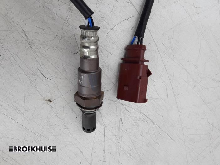 Lambda probe from a Volkswagen Golf VIII (CD1) 1.0 eTSI 12V 2021