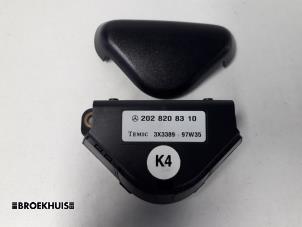 Używane Czujnik alarmu Mercedes C-Klasse Cena € 25,00 Procedura marży oferowane przez Autobedrijf Broekhuis B.V.