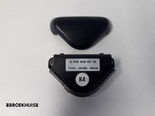 Używane Czujnik alarmu Mercedes C (W202) 2.2 C-200 CDI 16V Cena € 20,00 Procedura marży oferowane przez Autobedrijf Broekhuis B.V.