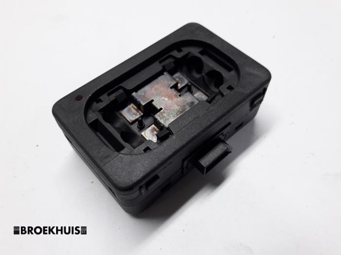 Begagnade Regnsensor Mercedes C Combi (S202) 2.2 C-220 TD 16V Pris € 10,00 Marginaltabell erbjuds av Autobedrijf Broekhuis B.V.