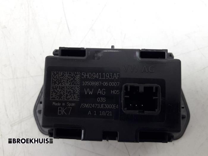 Interruptor de luz de un Volkswagen Golf VIII (CD1) 1.0 eTSI 12V 2021