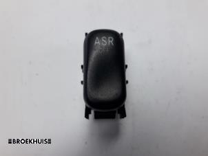 Używane Przelacznik ASR Mercedes C-Klasse Cena € 10,00 Procedura marży oferowane przez Autobedrijf Broekhuis B.V.