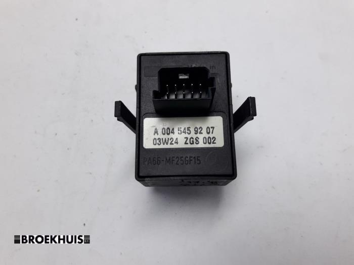 Interruptor de retrovisor de un Mercedes-Benz Vito (638.1/2) 2.2 CDI 108 16V 2002