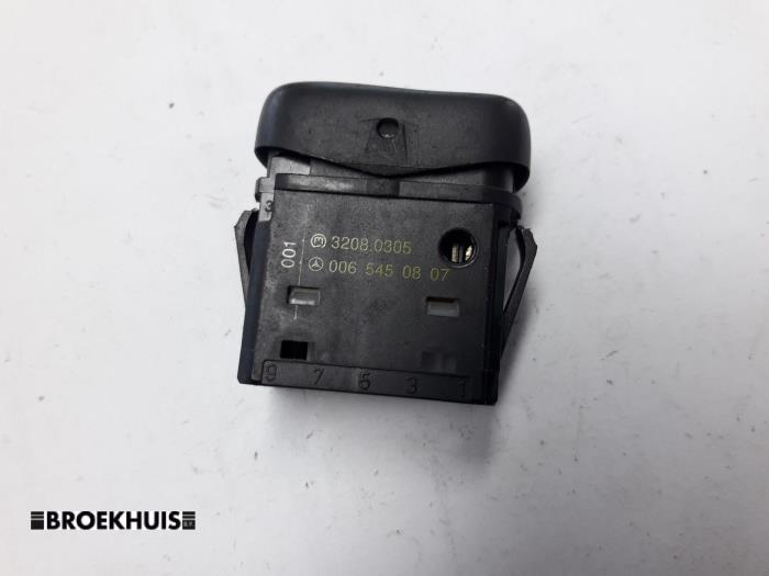 Interruptor ASR de un Mercedes-Benz Vito (638.0)