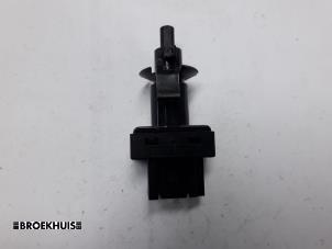 Used Clutch switch Volkswagen Crafter 2.5 TDI 30/35/50 Price € 12,10 Inclusive VAT offered by Autobedrijf Broekhuis B.V.