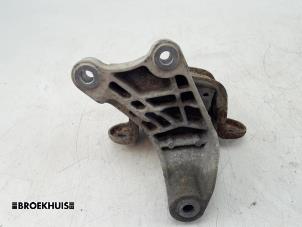 Used Gearbox mount Volkswagen Transporter T5 2.0 TDI DRF Price on request offered by Autobedrijf Broekhuis B.V.