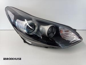 Używane Reflektor prawy Kia Sportage (QL) 1.7 CRDi 16V 4x2 Cena € 200,00 Procedura marży oferowane przez Autobedrijf Broekhuis B.V.