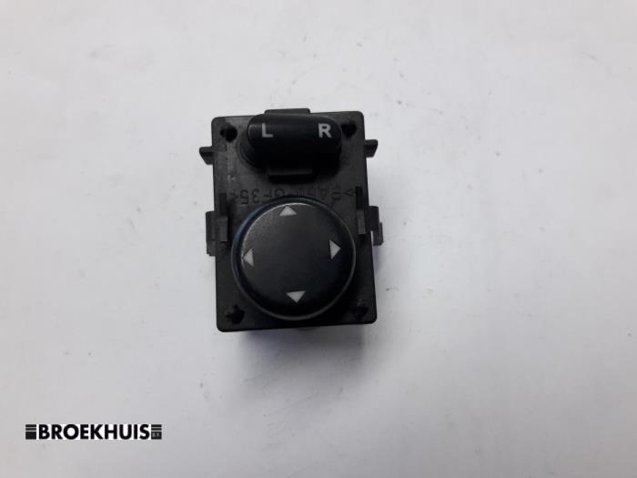 Używane Przelacznik lusterka Mercedes Sprinter 2t (901/902) 208 CDI 16V Cena € 10,00 Procedura marży oferowane przez Autobedrijf Broekhuis B.V.