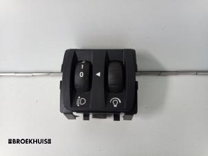 Used AIH headlight switch Renault Captur (2R) 0.9 Energy TCE 12V Price € 10,00 Margin scheme offered by Autobedrijf Broekhuis B.V.