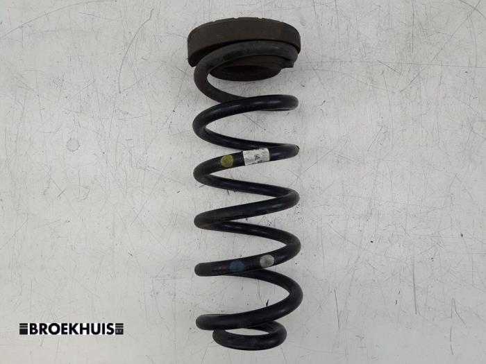 Rear coil spring from a Kia Sportage (QL) 1.7 CRDi 16V 4x2 2018