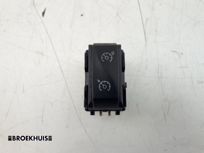 Usados Interruptor Renault Captur I (2R) 0.9 Energy TCE 12V Precio € 15,00 Norma de margen ofrecido por Autobedrijf Broekhuis B.V.