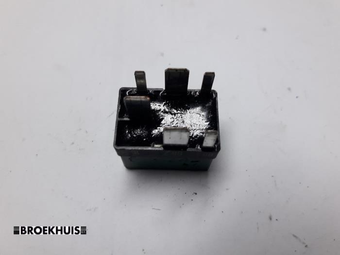 Gebrauchte Relais Mercedes E Combi (S210) 3.0 E-300 TD 24V Preis € 5,00 Margenregelung angeboten von Autobedrijf Broekhuis B.V.