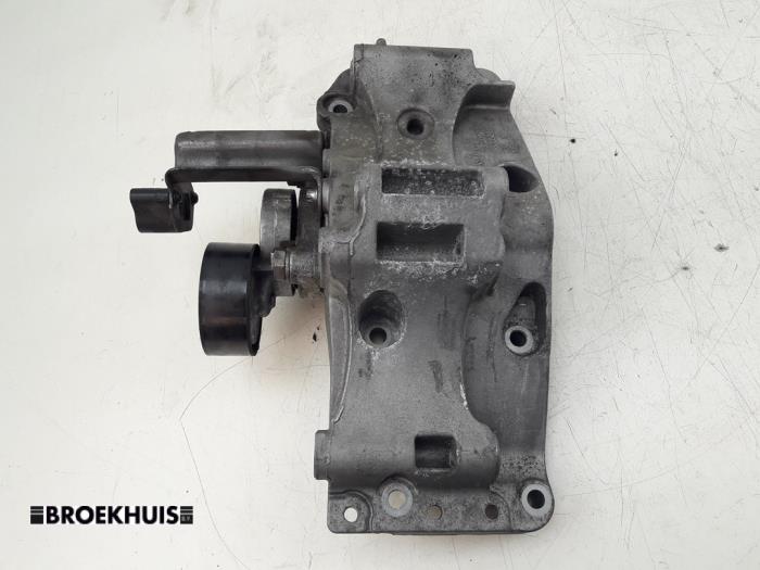 Usagé Support dynamo bas BMW 5 serie Touring (F11) 520d 16V Prix € 50,00 Règlement à la marge proposé par Autobedrijf Broekhuis B.V.