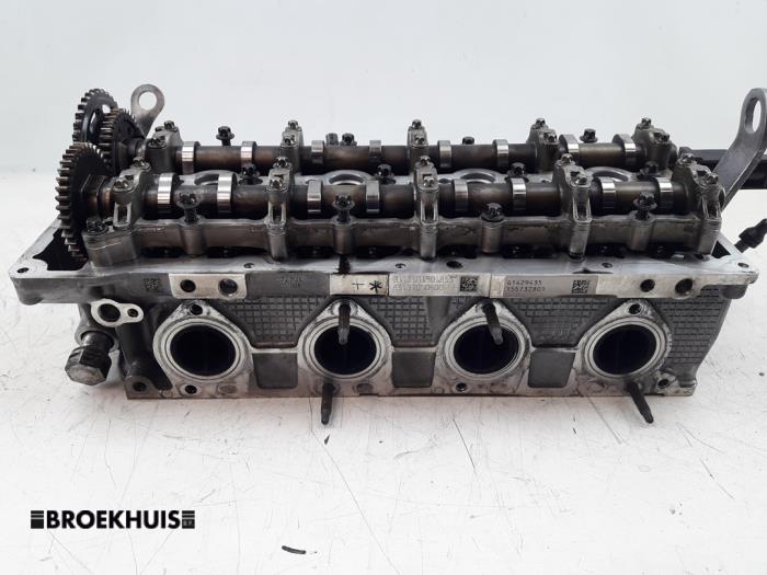 Cylinder head from a BMW 5 serie Touring (F11) 520d 16V 2016