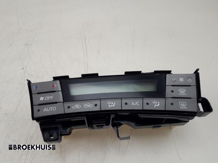 Panel de control de calefacción de un Toyota Prius (ZVW3) 1.8 16V 2012