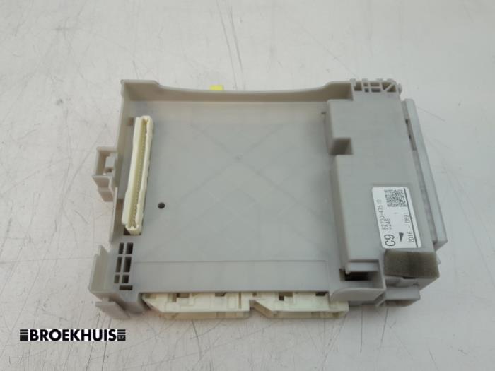 Fuse box from a Toyota Prius (ZVW3) 1.8 16V 2012