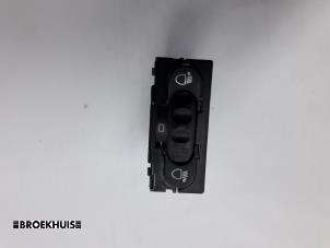 Usados Interruptor faro lhv Renault Master III (FD/HD) 2.5 dCi 16V Precio € 12,10 IVA incluido ofrecido por Autobedrijf Broekhuis B.V.