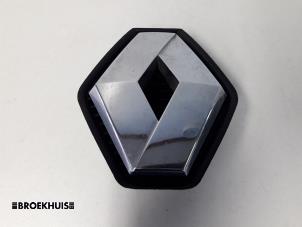 Usados Emblema Renault Trafic New (FL) 1.9 dCi 100 16V Precio € 10,00 Norma de margen ofrecido por Autobedrijf Broekhuis B.V.