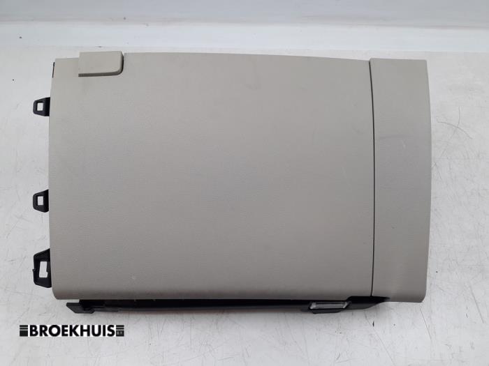 Begagnade Handskfack Skoda Kodiaq 2.0 TDI 150 16V Pris € 50,00 Marginaltabell erbjuds av Autobedrijf Broekhuis B.V.