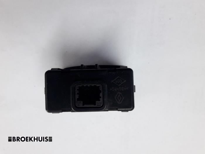 Conexión AUX-USB de un Renault Kangoo Be Bop (KW) 1.5 dCi 75 2011