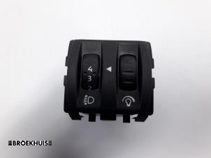Used AIH headlight switch Renault Scénic III (JZ) 1.6 16V Bifuel Price € 10,00 Margin scheme offered by Autobedrijf Broekhuis B.V.