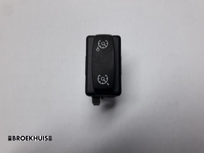 Używane Przelacznik Renault Megane III Grandtour (KZ) 1.5 dCi 110 Cena € 10,00 Procedura marży oferowane przez Autobedrijf Broekhuis B.V.