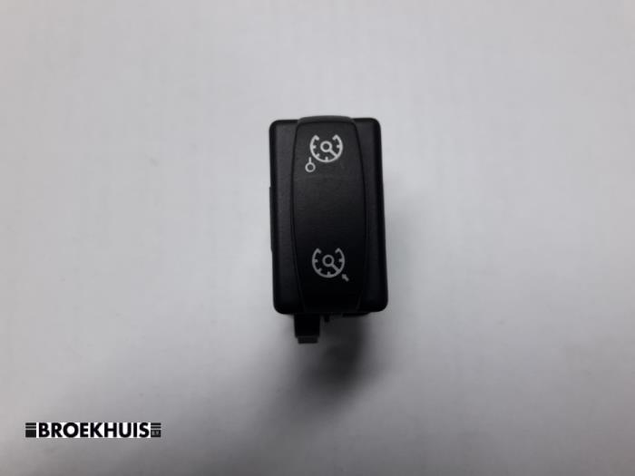 Używane Przelacznik Renault Megane III Berline (BZ) 1.6 16V Cena € 10,00 Procedura marży oferowane przez Autobedrijf Broekhuis B.V.
