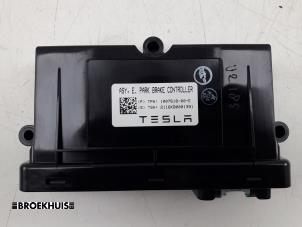 Gebrauchte Handbremse Modul Tesla Model S 70 Preis € 50,00 Margenregelung angeboten von Autobedrijf Broekhuis B.V.