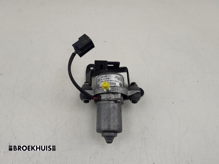 Vacuum pump (petrol) from a Volkswagen Golf VII (AUA) 1.0 TSI 12V BlueMotion 2019