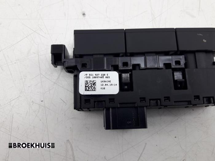 PDC switch from a Volkswagen Golf VII (AUA) 1.0 TSI 12V BlueMotion 2019