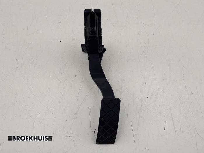 Accelerator pedal from a Volkswagen Golf VII (AUA) 1.0 TSI 12V BlueMotion 2019